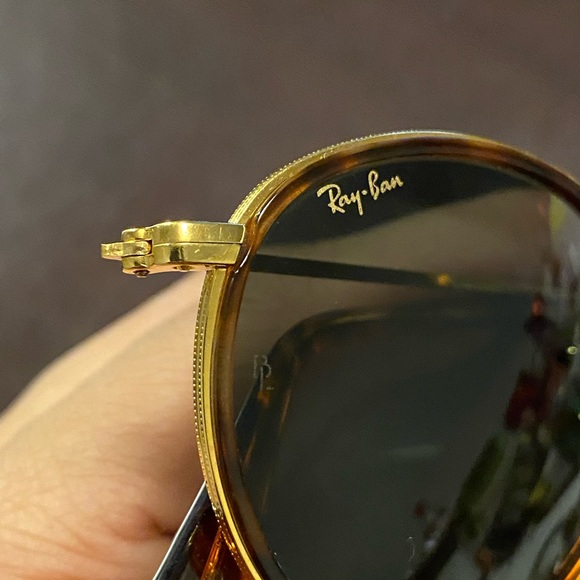 Multiple pairs of Ray Ban sunglasses - Picture 7 of 16
